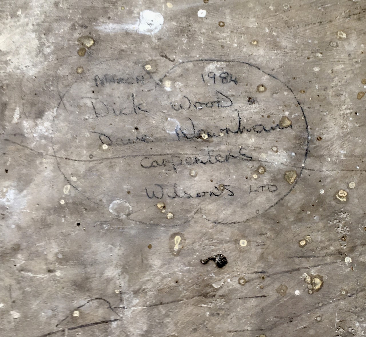 A close up photograph of a note written on the wall of the studio at Charleston by carpenters in 1984. The carpenters have signed their names and dated it.