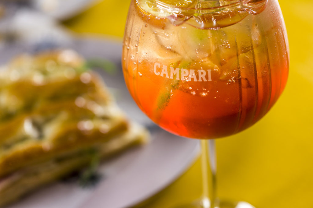 Charleston — About Caccia & Tails